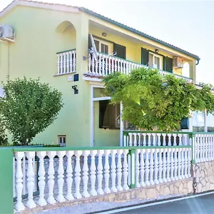 https://apartment-pelicaric-sali.hotelinzadar.com