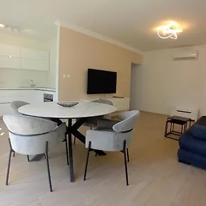 https://apartments-angie.hotelinzadar.com