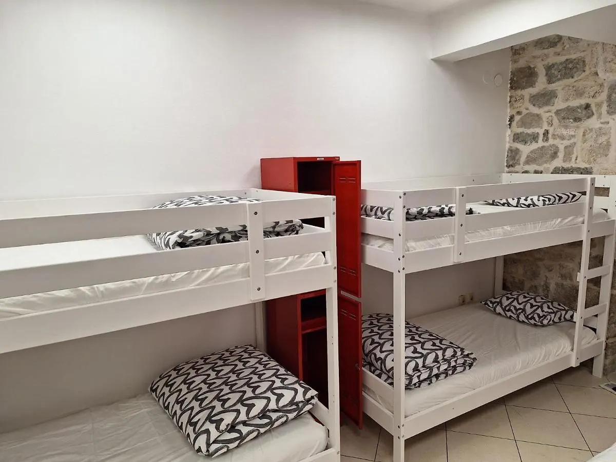 Split It Hostel